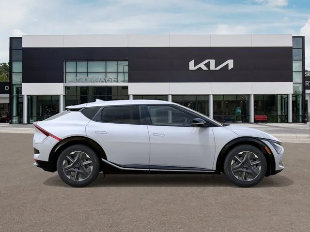 New 2026 White Kia Light image 7