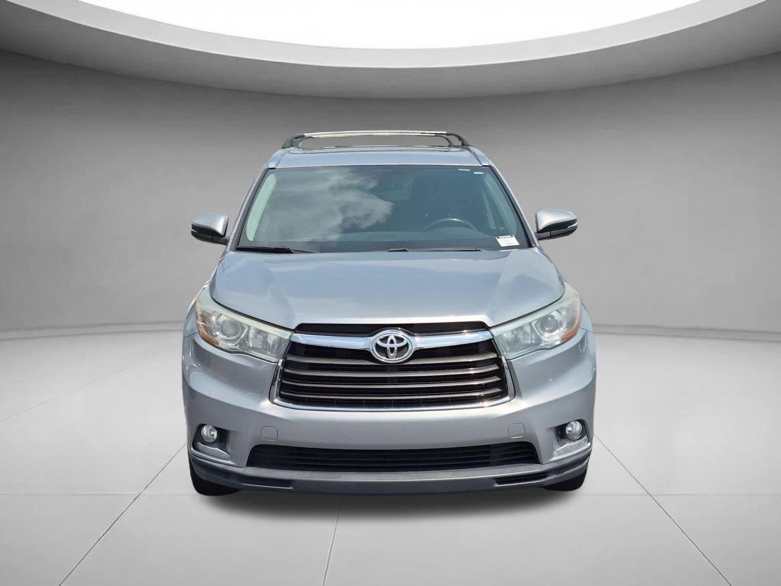 Used 2014 Silver Sky Metallic Toyota Limited image 8