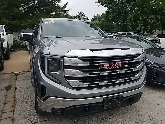Used 2024 Sterling Metallic GMC SLE image 5