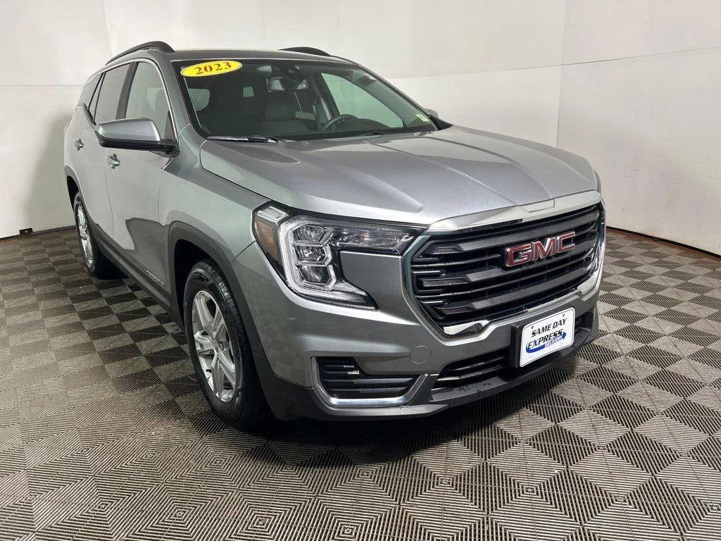 Used 2023 Sterling Metallic GMC SLE image 4