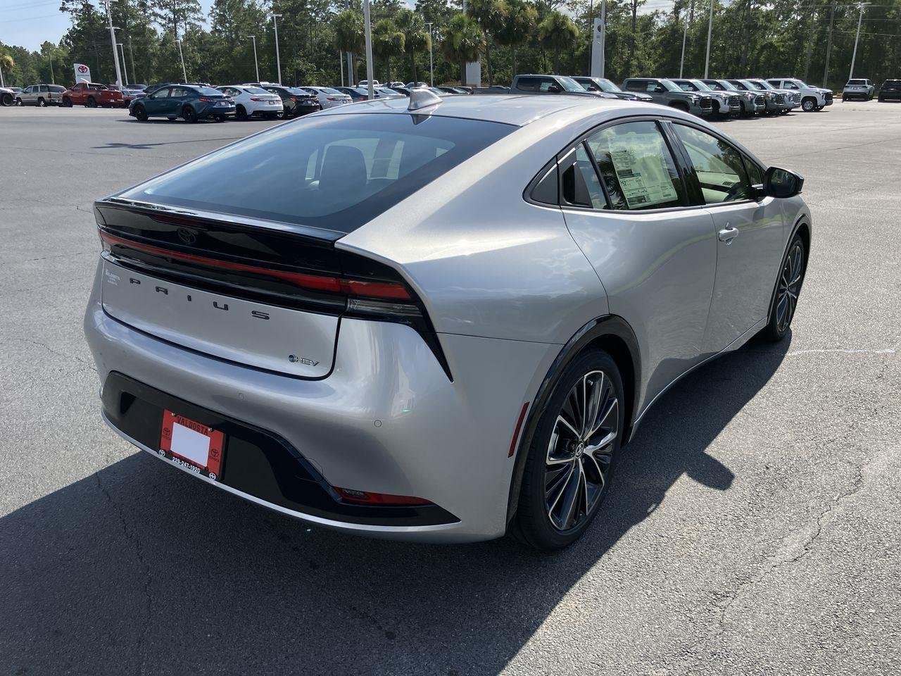 Used 2025 Cutting Edge Toyota XLE image 5