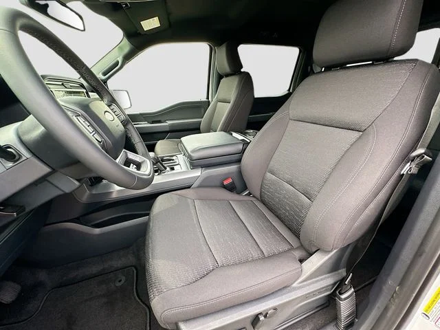 New 2026 Oxford White Ford XLT image 15