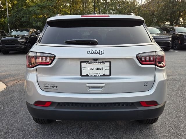 New 2026 Silver Zynith Metallic Clearcoat Jeep  image 7