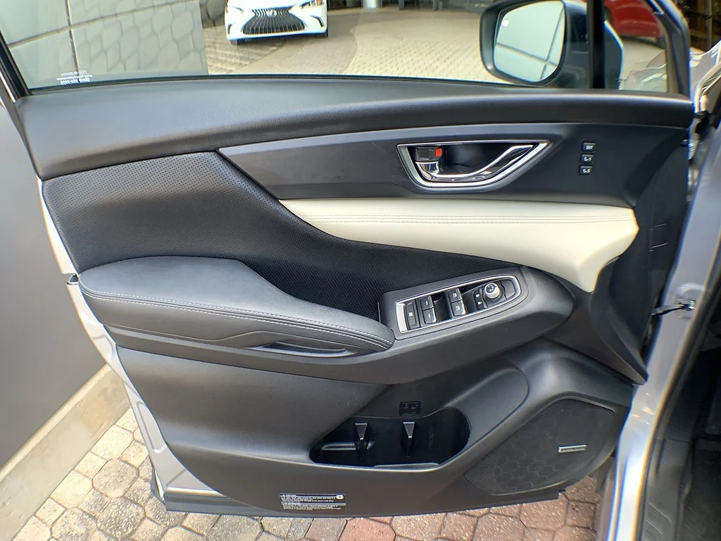 Used 2021 Ice Silver Metallic Subaru Limited image 13