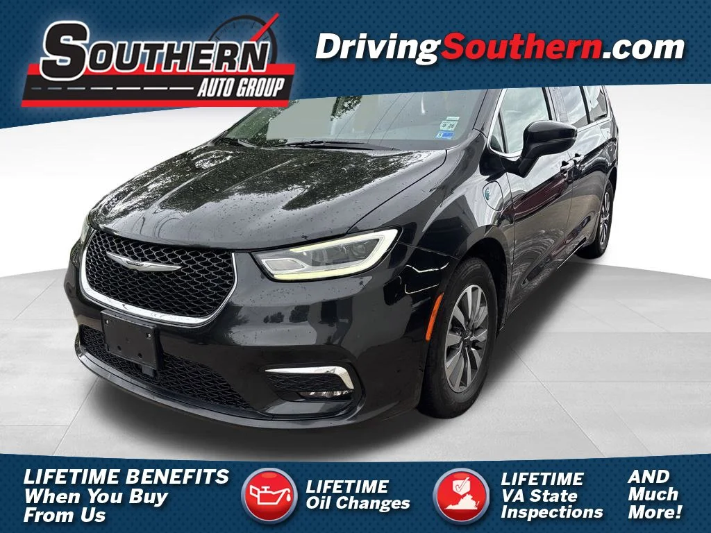 Used 2023 Black Chrysler Touring L image 1