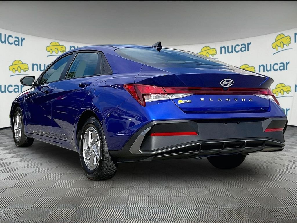 Used 2025 Blue Hyundai SE image 4