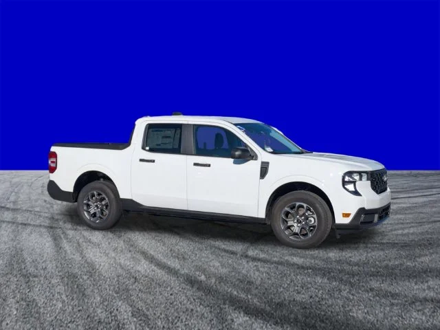 New 2026 Oxford White Ford XLT image 2