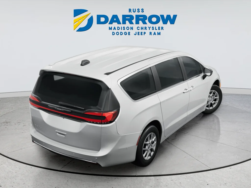Used 2024 White Chrysler Limited image 4