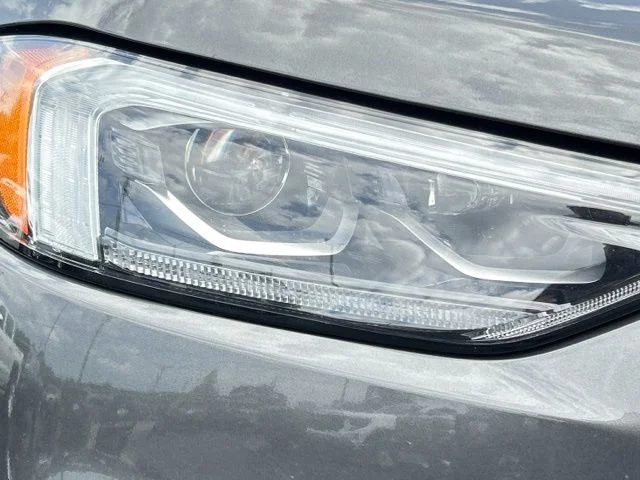 Used 2020  Ford Titanium image 18