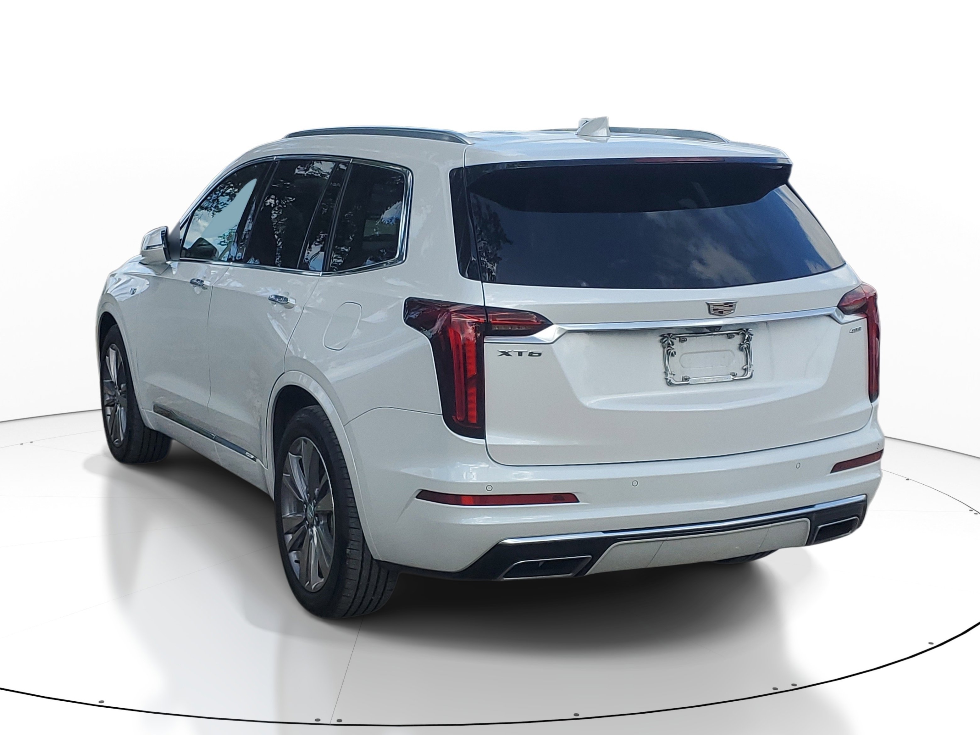 Used 2024 Crystal White Tricoat Cadillac FWD Premium Luxury image 9