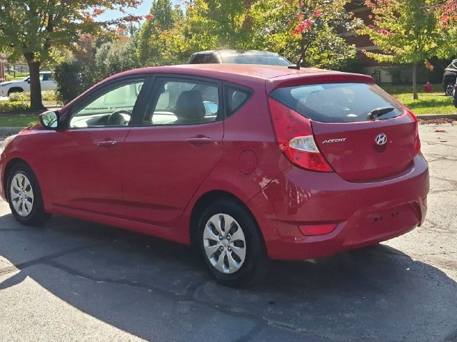 Used 2017 Red Hyundai SE image 5