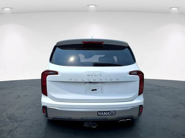 Used 2025 White Kia S image 14