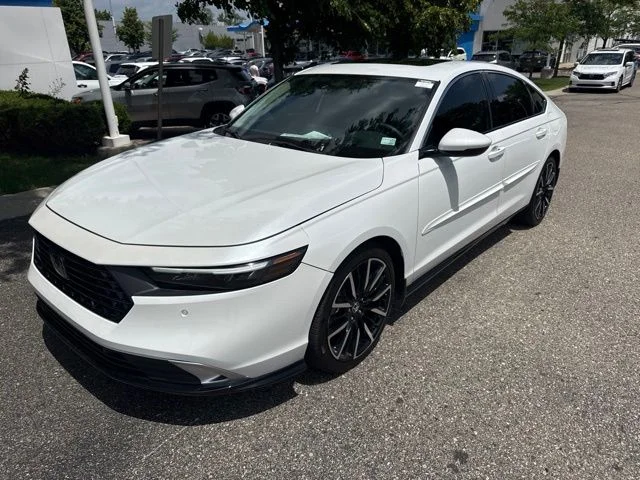 Used 2023 White Honda Touring image 1