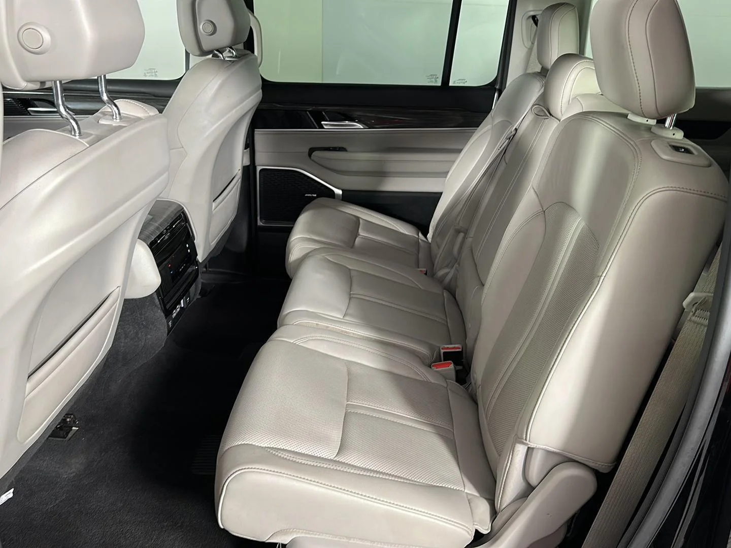 Used 2022 Diamond Black Crystal Pearlcoat Jeep Series II image 12