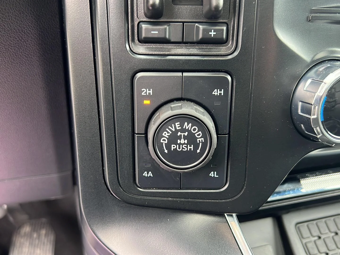Used 2024 Avalanche Gray Ford Raptor image 32
