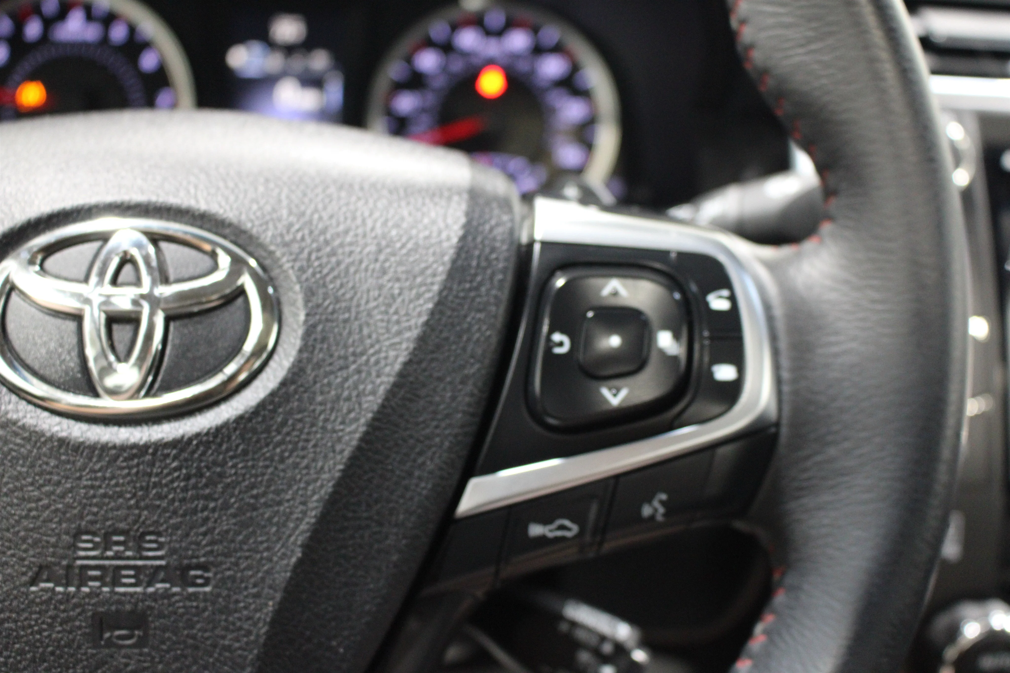 2017 Toyota Camry XSE - Photo 11