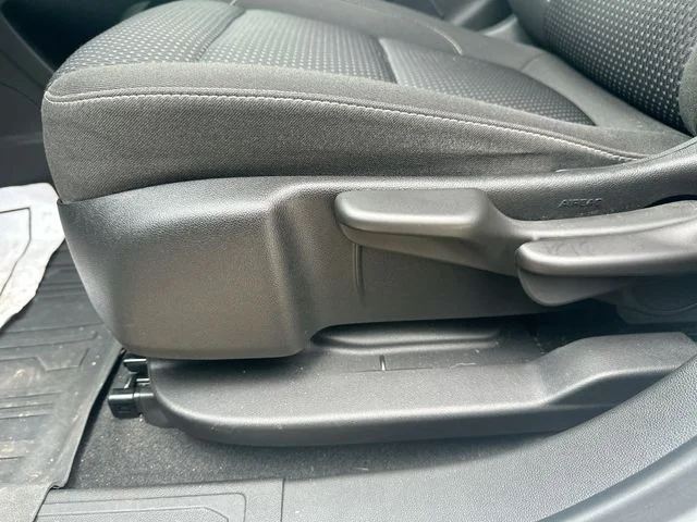 Used 2023 White GMC SLE image 38