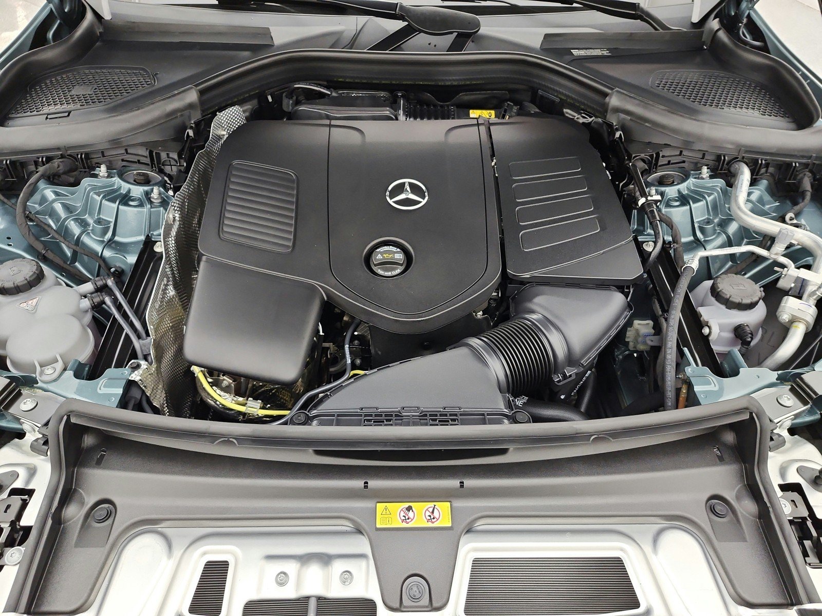 New 2027 Verde Silver Metallic Mercedes-Benz GLC 300 SUV image 12