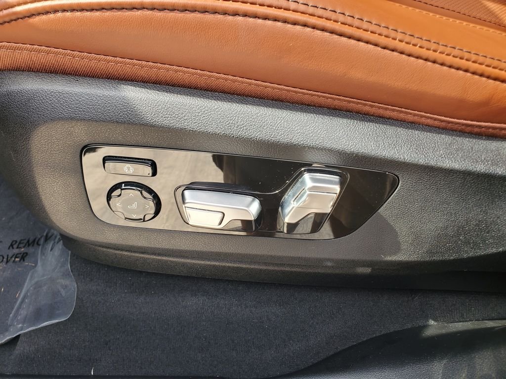 Used 2025 Green BMW M60i image 19