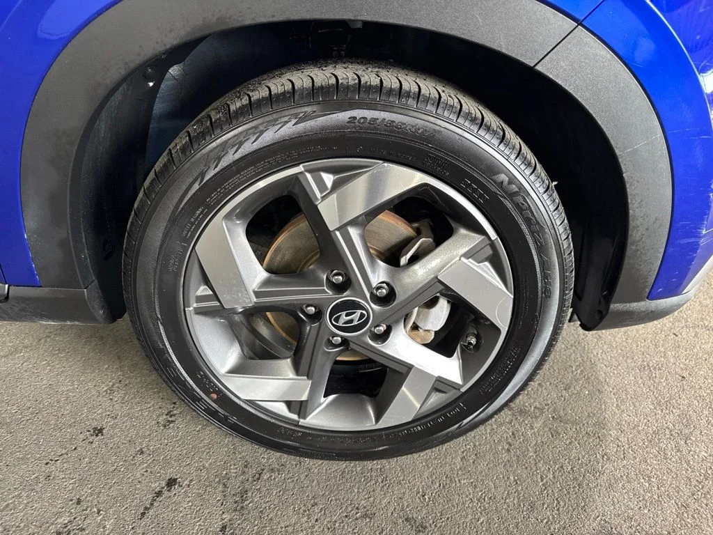 Used 2025 Blue Hyundai SE image 7