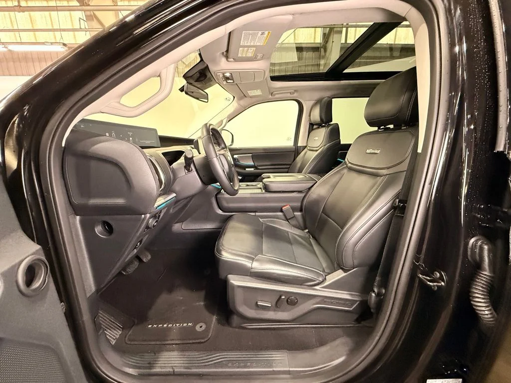 Used 2025 Black Ford Platinum image 18