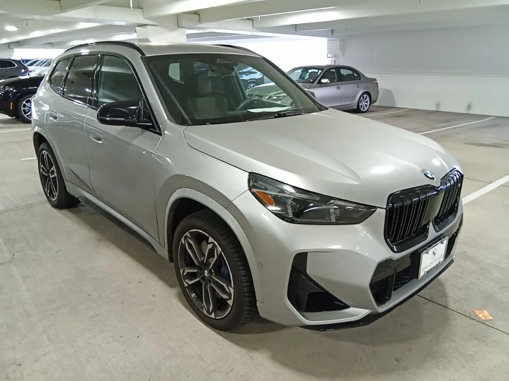 Used 2024 Space Silver Metallic BMW M35i image 3