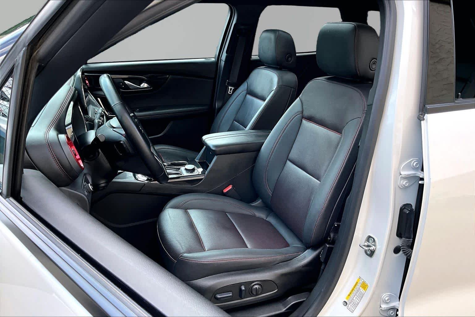 Used 2023 Iridescent Pearl Tricoat Chevrolet RS image 8