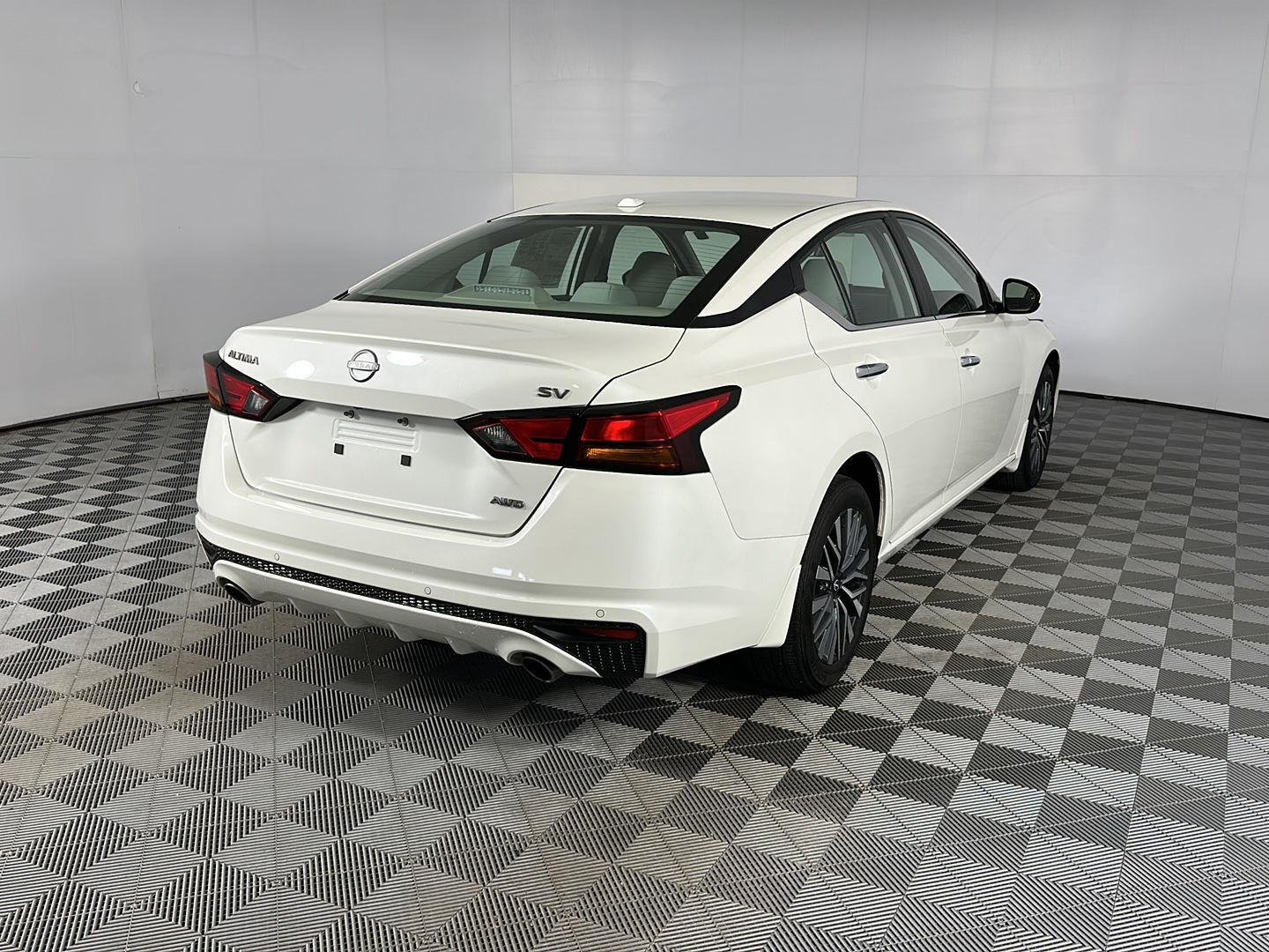 Certified Used 2024 Pearl White Tricoat Nissan 2.5 SV image 9