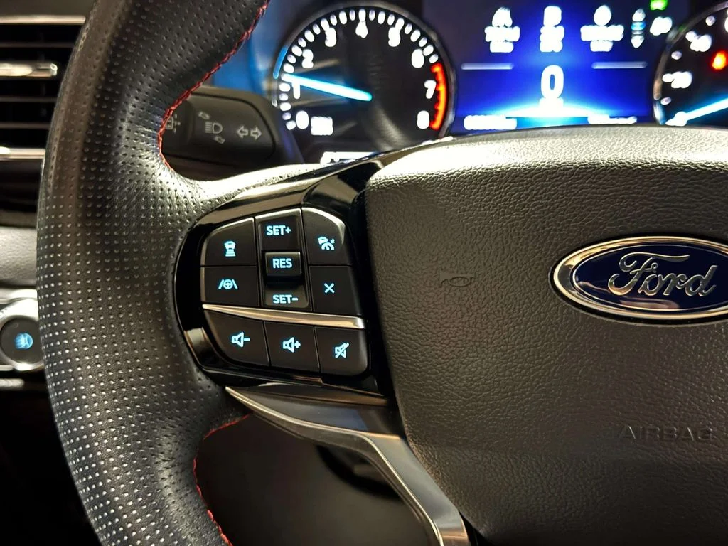 Used 2022 Agate Black Metallic Ford ST-Line image 16