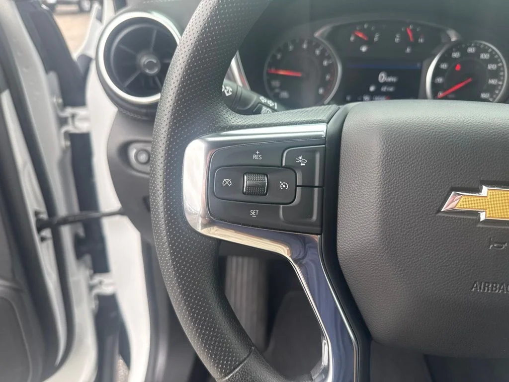 Used 2025 White Chevrolet LT image 32