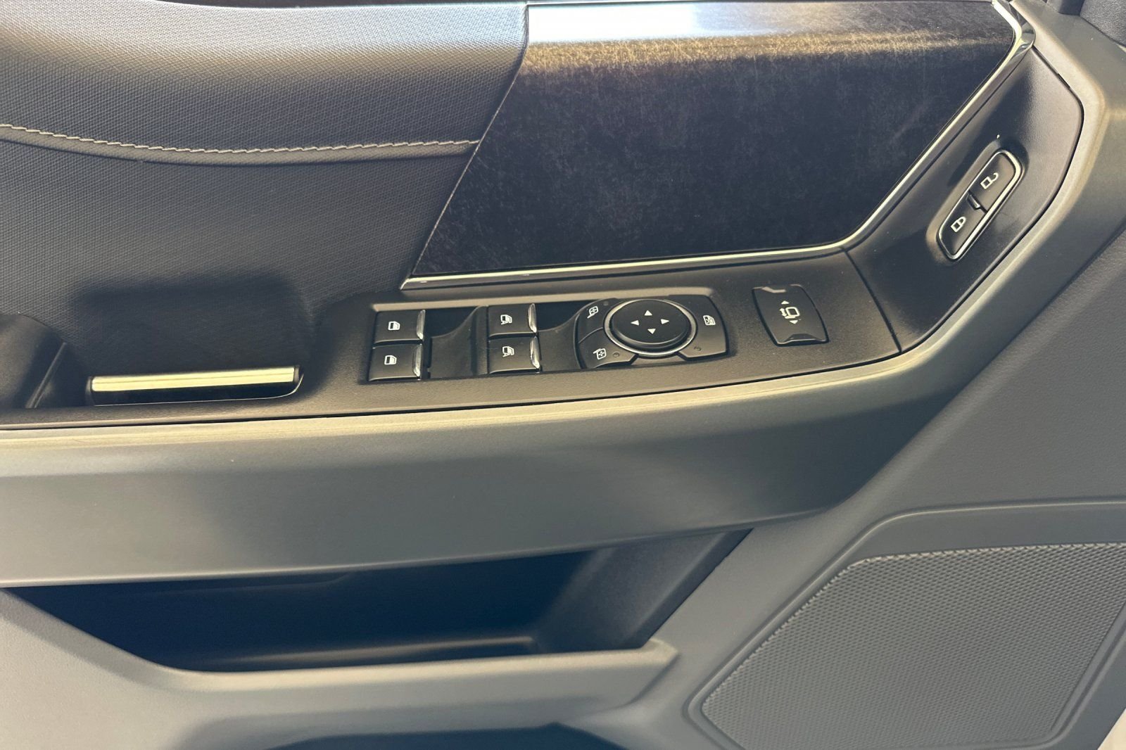 Used 2023 White Ford XLT image 11