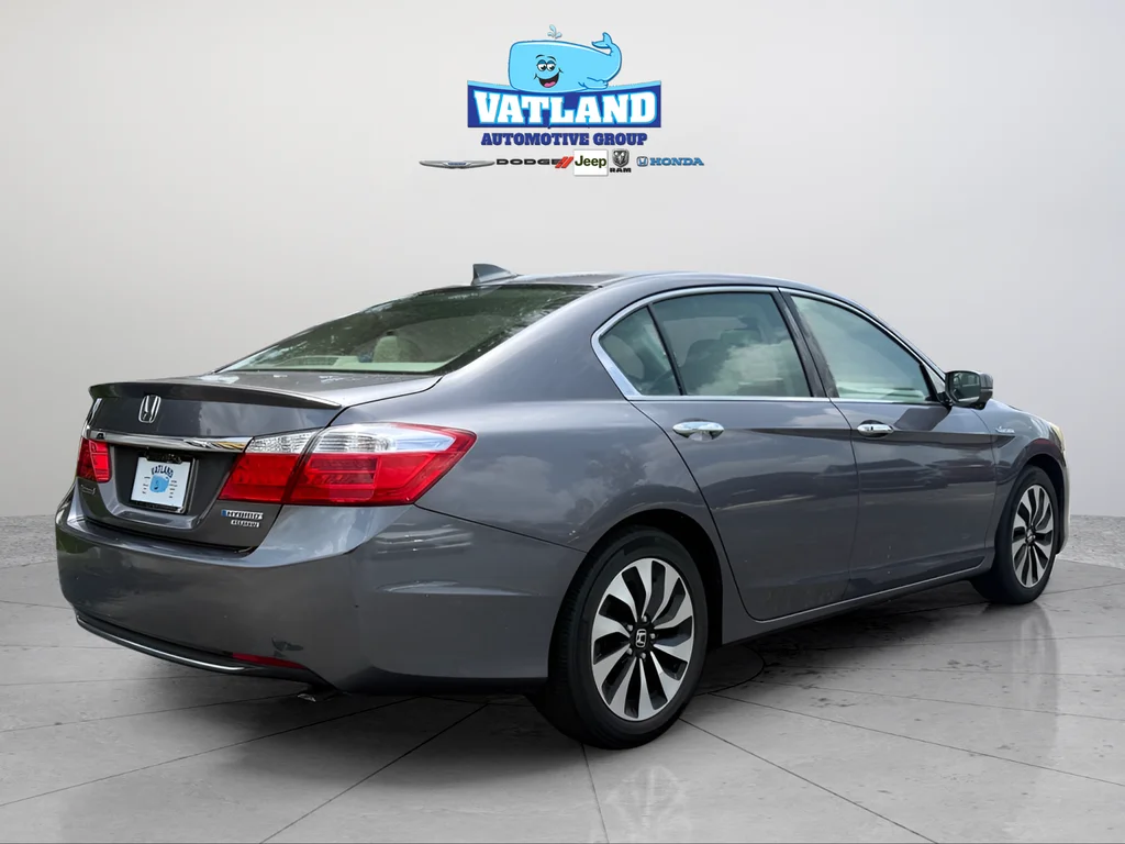 Used 2014 Modern Steel Metallic Honda Touring image 5