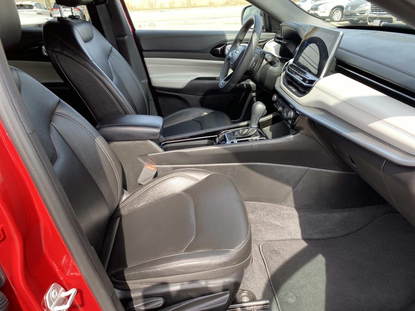 Certified Used 2025 Red Hot Pearlcoat Jeep Limited image 17