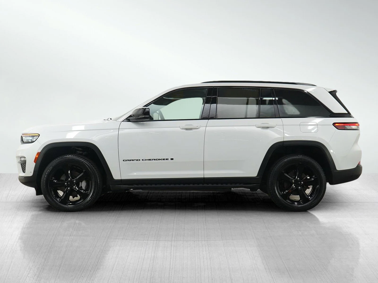 Used 2024 Jeep Grand Cherokee Limited with VIN 1C4RJHBG5RC150534 for sale in Hopkins, Minnesota