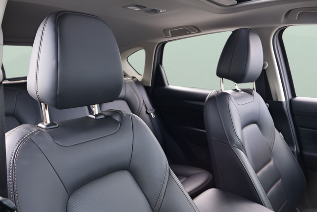 Certified Used 2023 White Mazda 2.5 S Preferred Package image 17