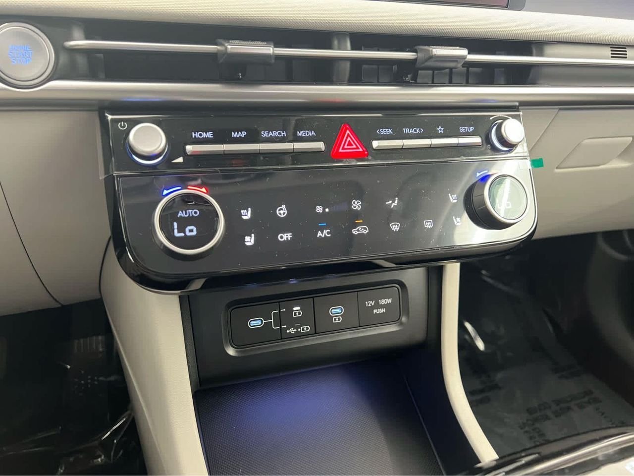 2025 Hyundai Tucson Limited - Photo 18