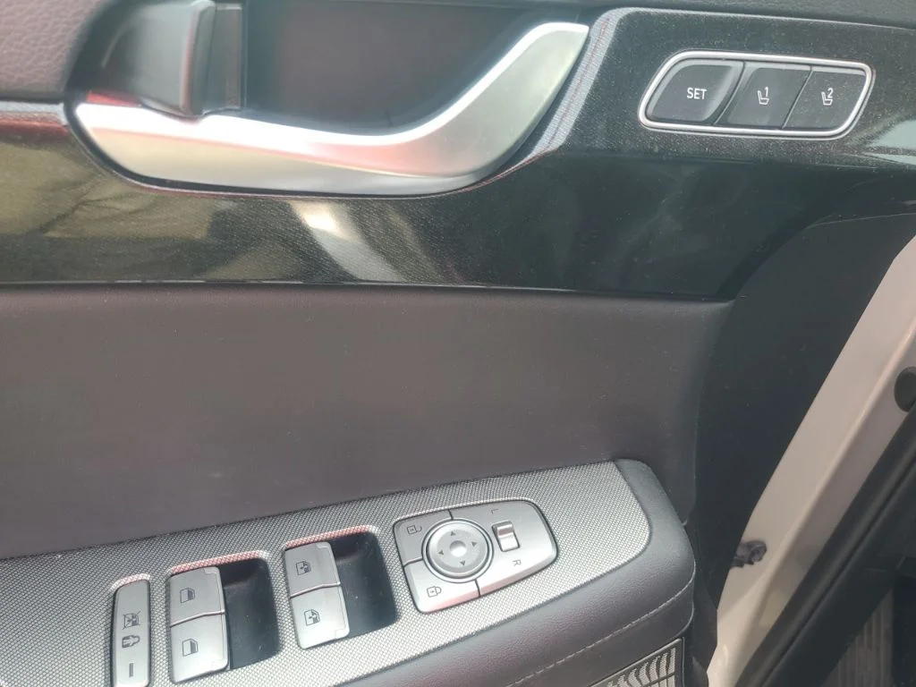 Used 2022 Silver Hyundai Limited image 13