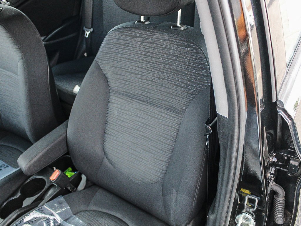 Used 2016 Black Hyundai SE image 26