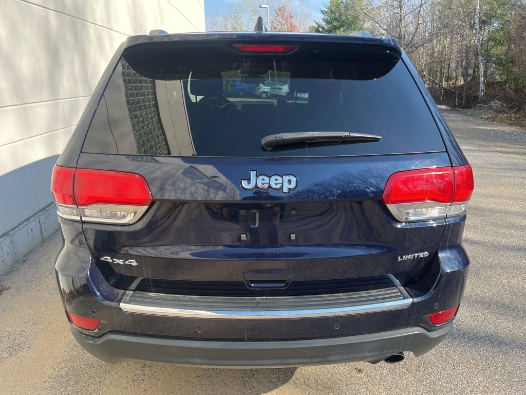 Used 2018 True Blue Jeep Limited image 9