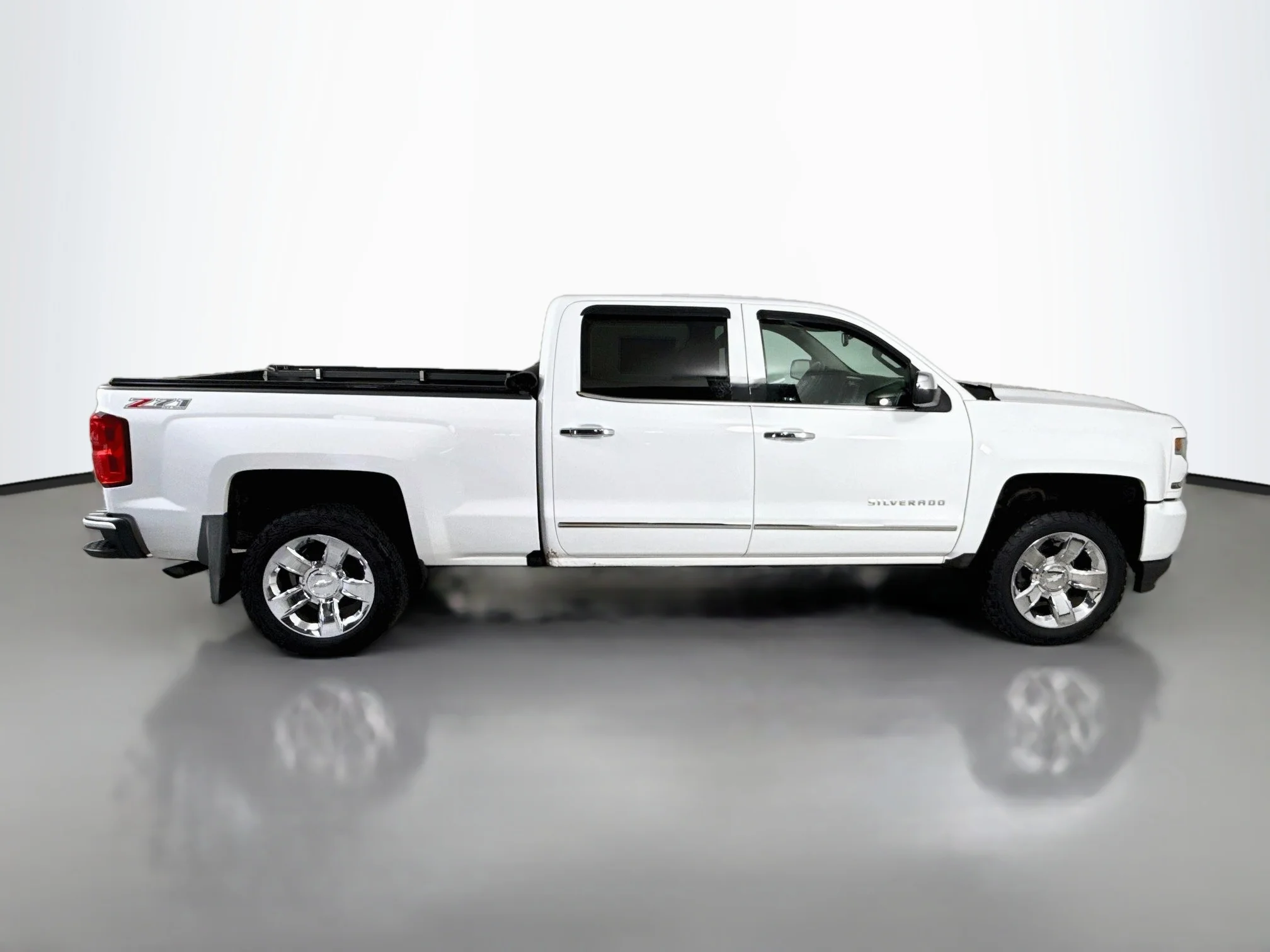 Used 2017 Summit White Chevrolet LTZ image 8