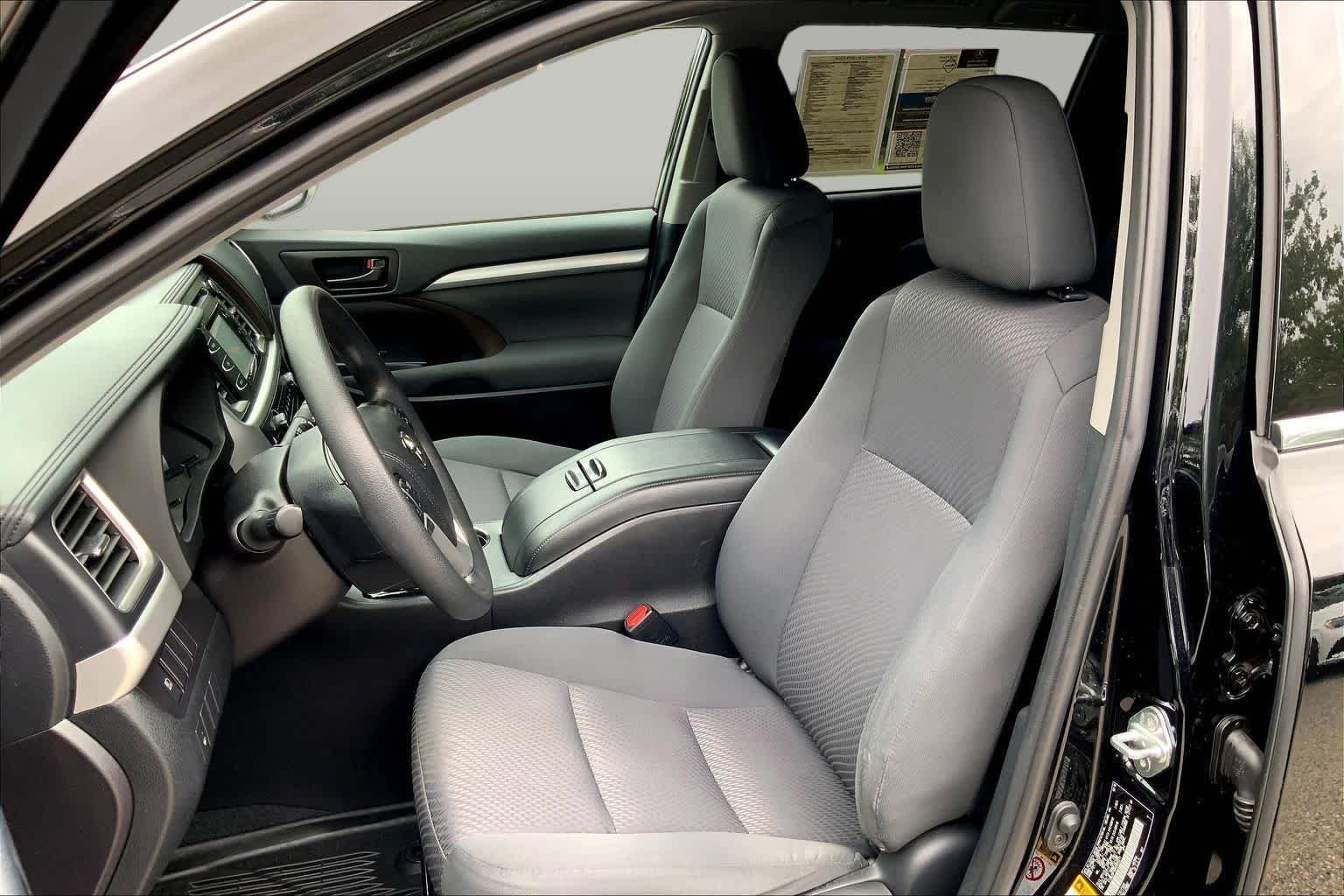 Used 2019 Midnight Black Metallic Toyota LE image 9