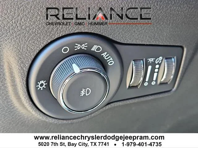 New 2026 Hydro Blue Pearl-Coat Exterior Paint Jeep Latitude image 16