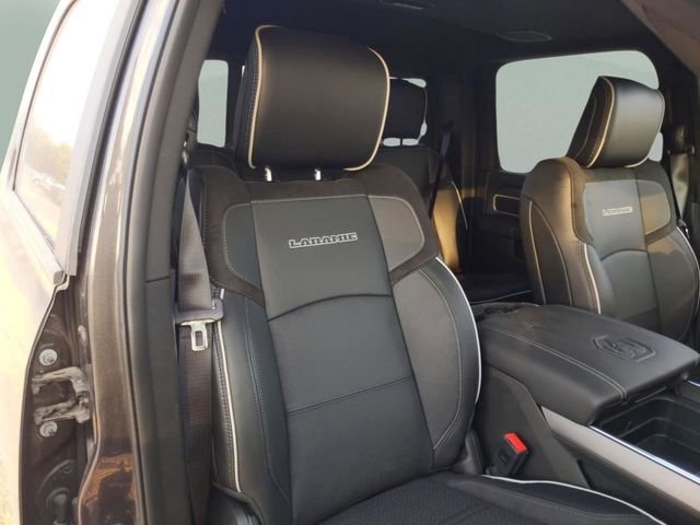 New 2026 Granite Crystal Metallic Clear-Coat Exterior Paint RAM Laramie image 30