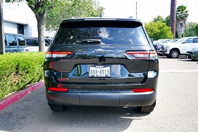 Used 2023 Black Jeep Altitude X image 8
