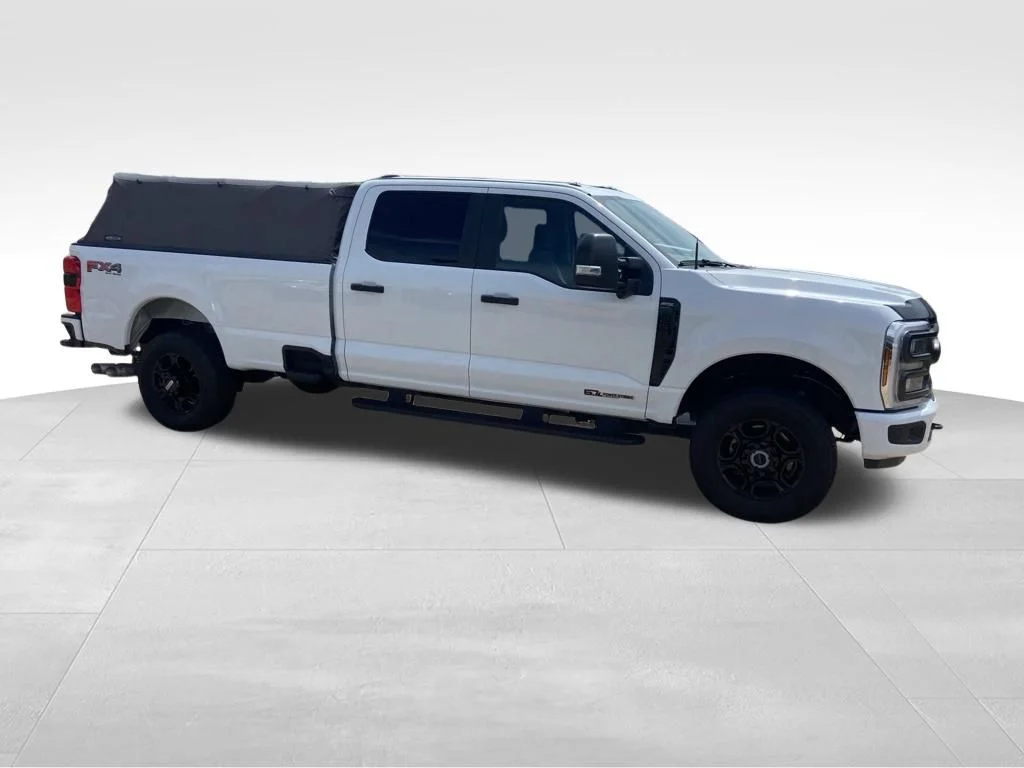 Used 2025 White Ford XL image 11