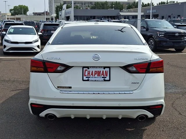 Used 2019 White Nissan 2.5 Platinum image 5
