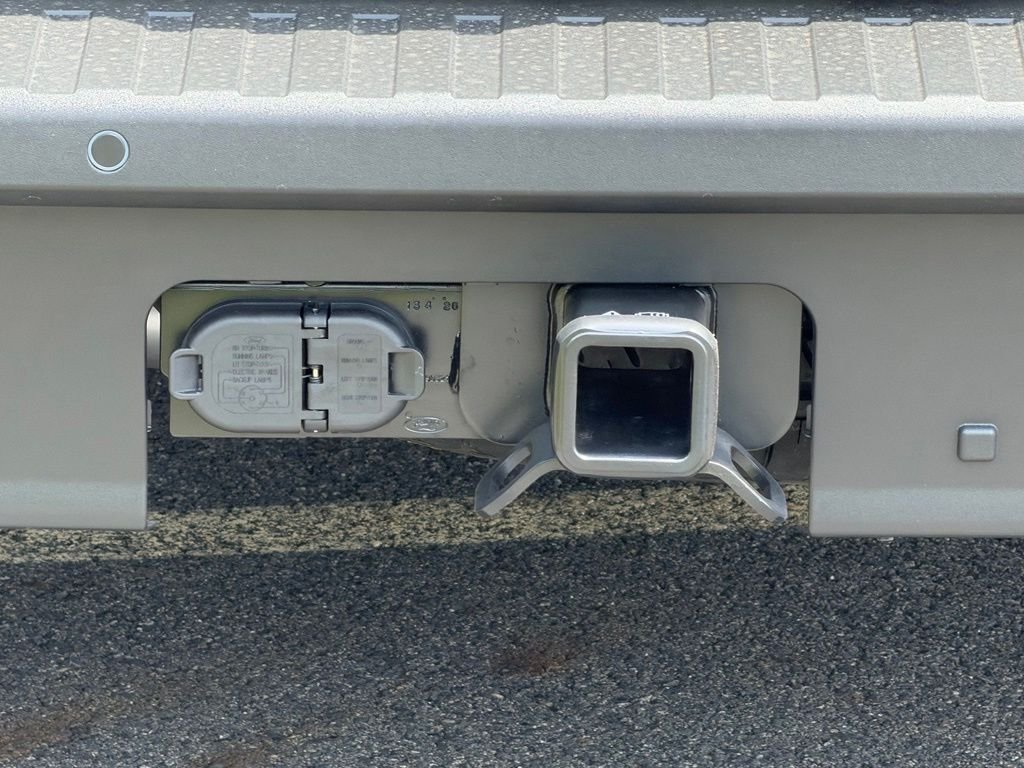 New 2026 Oxford White Ford XLT image 27