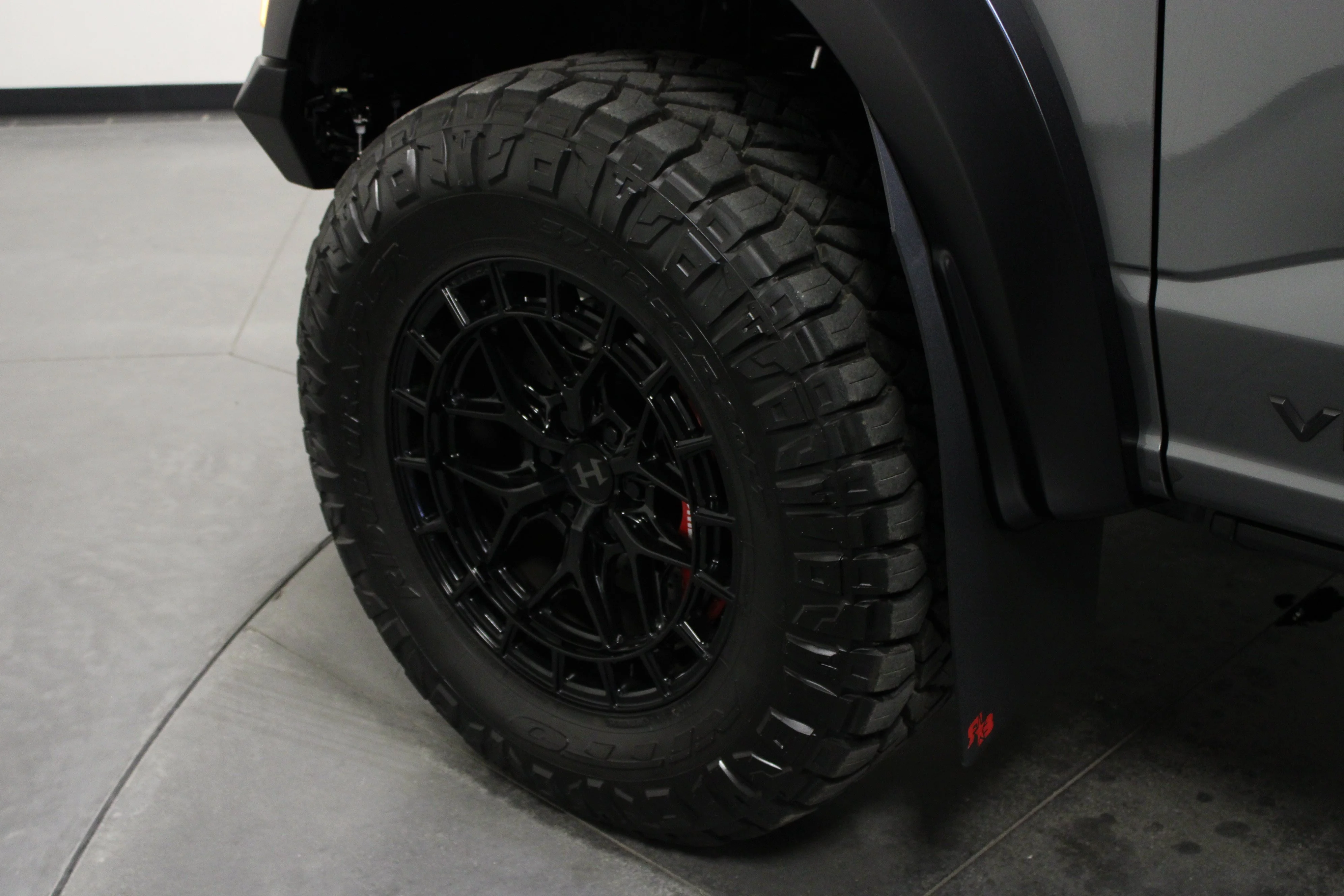 Used 2025 Carbonized Gray Metallic Ford Raptor image 10