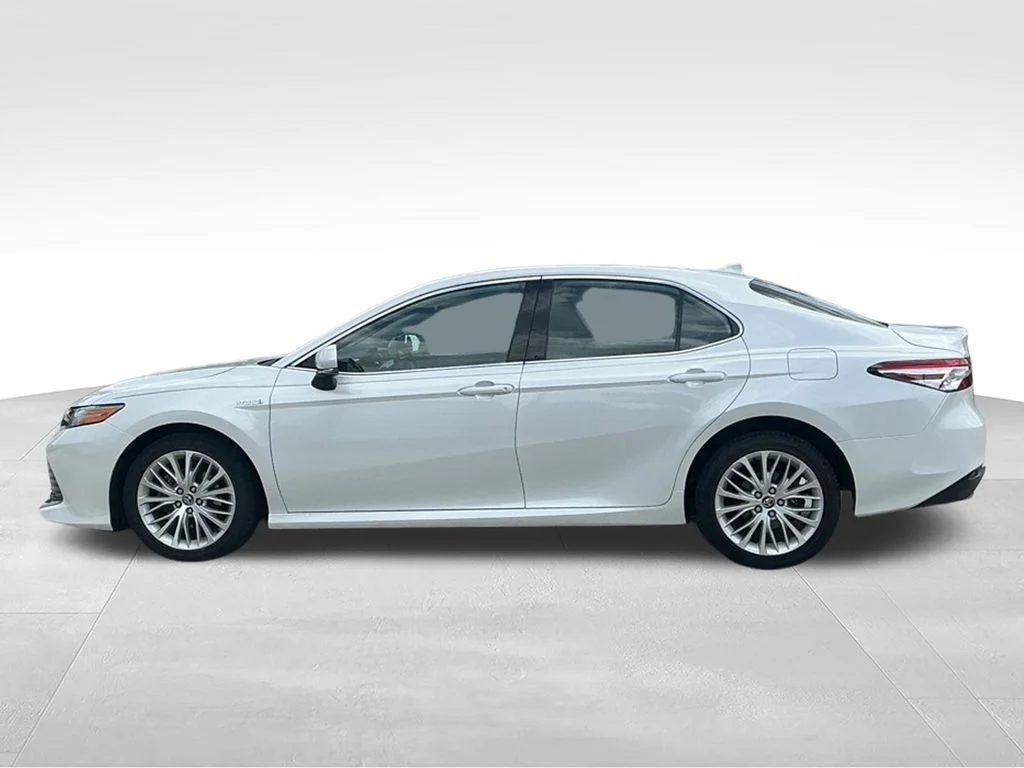Used 2020 Beige Toyota XLE image 4
