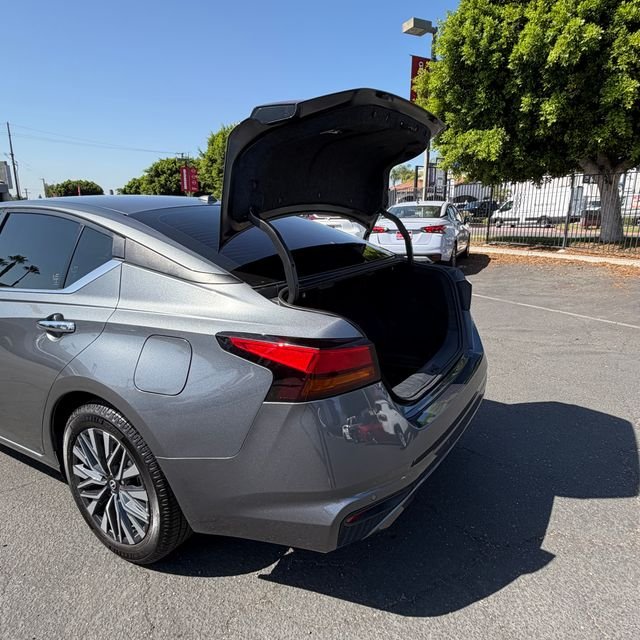Used 2023 Gray Nissan 2.5 SV image 7